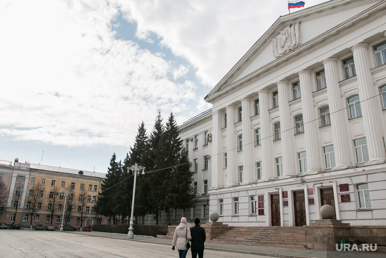 Здание в центре города, не включенное в программу капремонта. Курган, администрация кургана