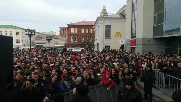На мероприятие собралось несколько сотен человек
