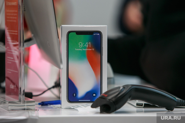 Старт продаж Apple IPhoneX в re:Store на Тверской, 27. Москва , iphone 10, коробка из под айфона