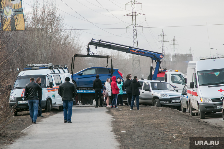 Из зоны вокруг здания эвакуировали автомобили