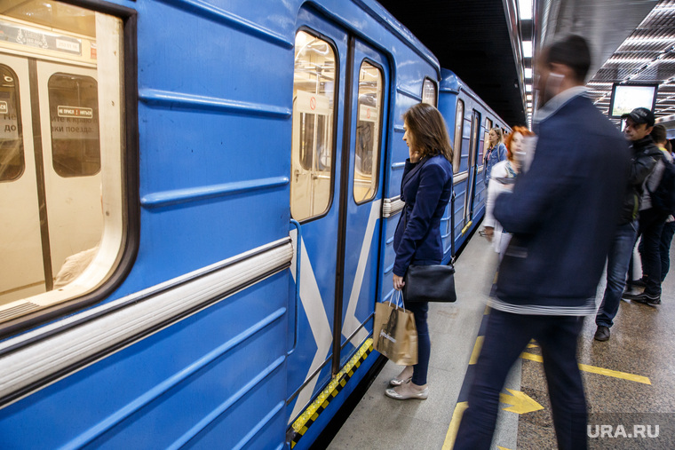 Екатеринбургский метрополитен. Екатеринбург, метро, метрополитен, прибытие поезда, геологическая станция, пассажир