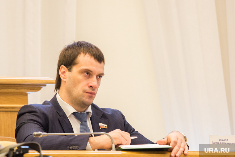 Эдуард Исаков получил копейка в копейку столько же, сколько в 2016 году
