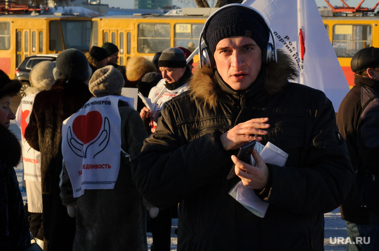 Митинг пенсионеров против отмены льготного проезда в общественном транспорте Екатеринбурга. Екатеринбург, бородин максим