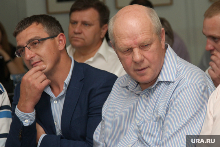 Виктор Кузнецов (справа) признался, что имеет интересы в Петухово
