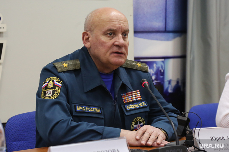 Пресс-конференция Юрия Алёхина начальника главного управления МЧС России по Тюменской области. Тюмень, алехин юрий
