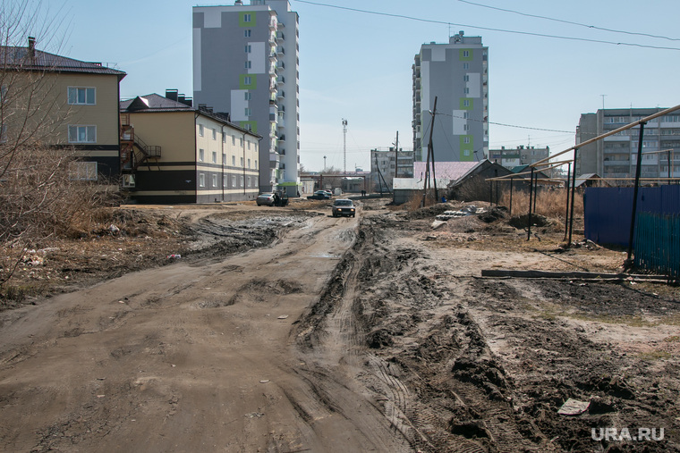 Жители новостроек не могут дождаться дороги и уличных фонарей, обещанных им губернатором Кокориным