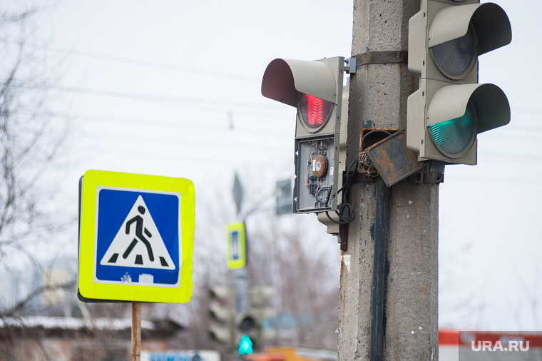 Состояние дорог Екатеринбурга, светофор, сломался