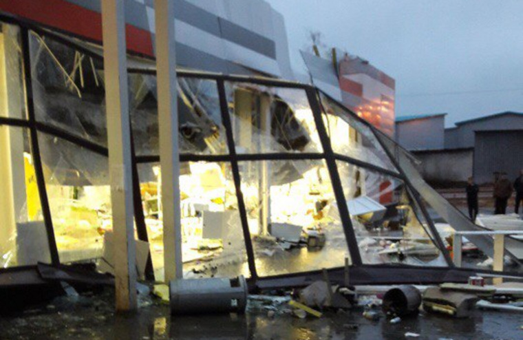 В Рыбинске обрушилась крыша супермаркета. ВИДЕО