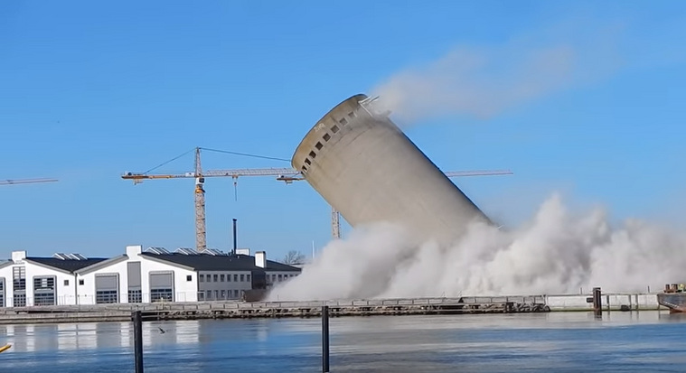 Датская башня разрушила библиотеку