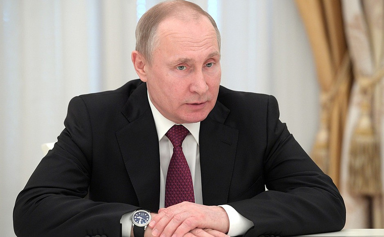 Владимир Путин пожелал выпускникам, чтобы на работе им не приходилось останавливать «лошадей на скаку»