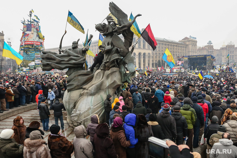 События на Майдане. Киев, флаг украины, майдан, киев, революция, правый сектор, протест, площадь независимости, народное вече