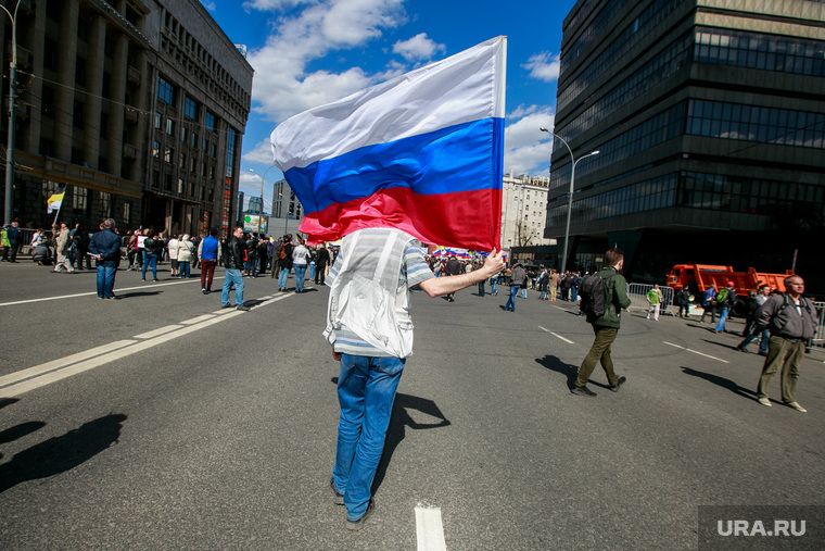 5-ая годовщина Болотной площади. Митинг на проспекте Сахарова. Москва.ЛГБТ, российский флаг, триколор