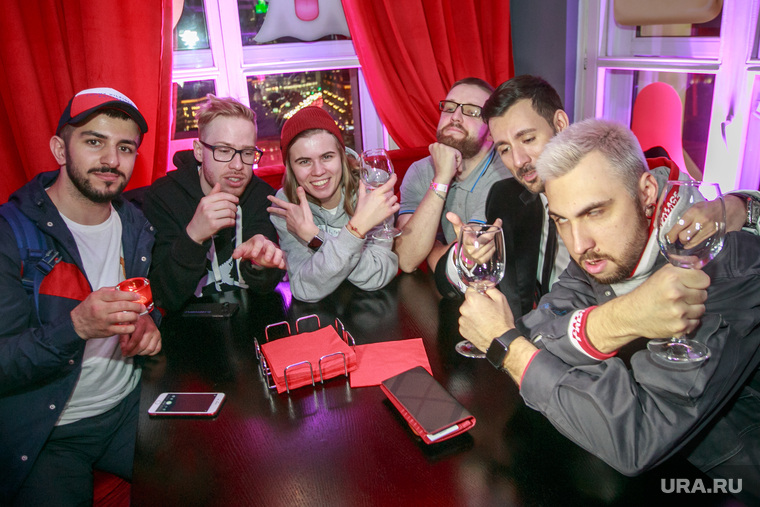 На вечеринку в Campari bar собрались все кумиры youtube-молодежи