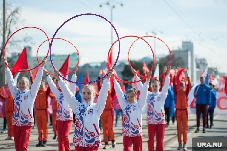 Организаторы возобновили советскую традицию — пустили спортсменов вперед колонны