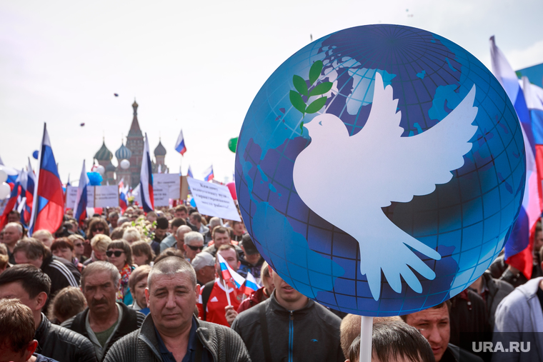 Первомайская демонстрация в Москве на Красной площади. Москва, голубь мира, собор василия блаженного, 1 мая, первомайская демонстрация, первомай