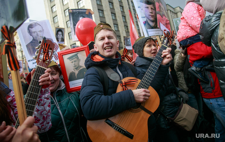 Акция "Бессмертный полк" в Москве. Москва, музыканты, гитарист, бессмертный полк, манежная площадь