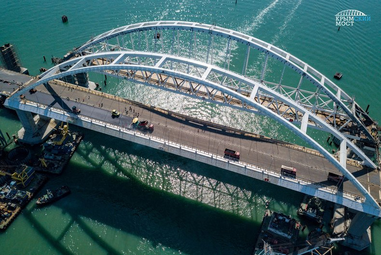 Крымский мост планируют открыть в этом месяце