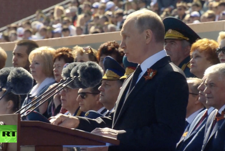 Президент поздравил россиян в Днем Победы