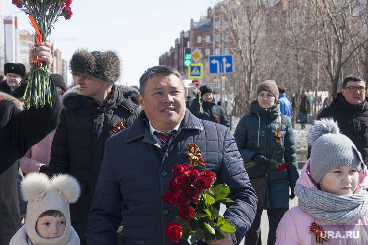 Сергей Ямкин был самым активным из чиновников, участвовавших в праздничном шествии