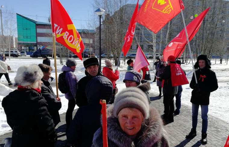 Коммунисты призывают выйти на митинг против сокращения бюджетников