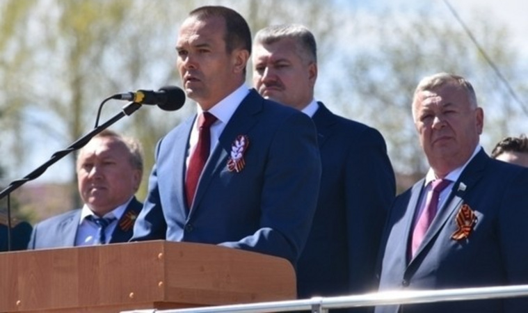 Глава Чувашии Михаил Игнатьев (в центре) и сенатор Вадим Николаев (крайний справа)