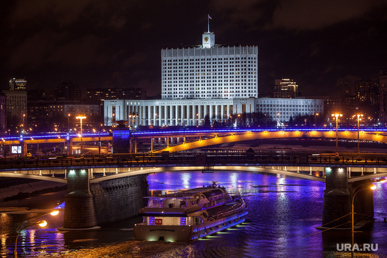 Москва, разное., белый дом, кораблик, вечерний город, здание правительства рф, мосты, москва-река, Дом Правительства Российской Федерации