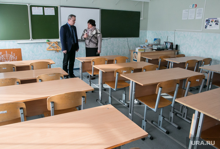 Фото с места событий - стрельбы в школе № 15. Шадринск, абрамов эдуард, лопатина алена, школьный класс, школьные столы