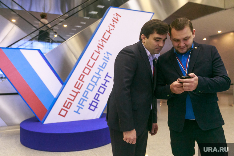 Форум ОНФ, второй день. Москва, логотип, онф, снимает на телефон, общероссийский народный фронт, групповое фото