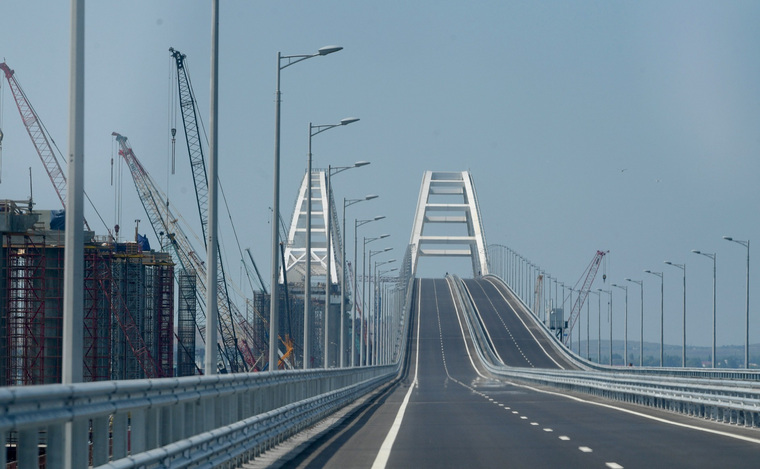Официально автодорожная часть моста запущена 16 мая