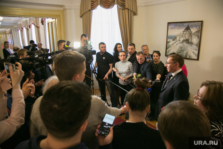 Общаясь с журналистами, новый российский министр пустил слезу