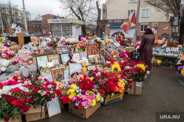 Кемерово. День 3-ий, цветы, фото погибших
