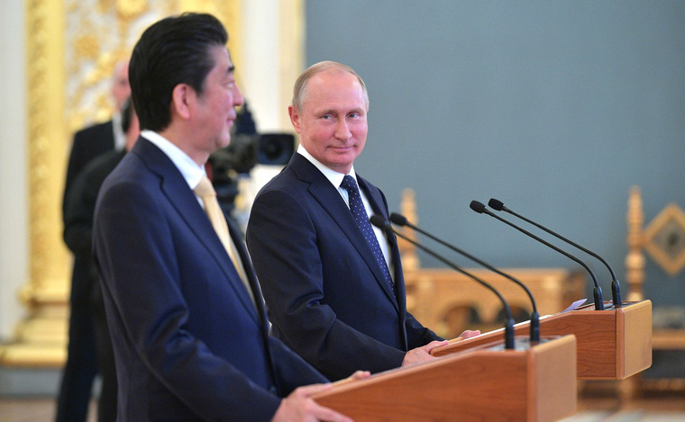 Путин и Абэ во время переговоров в Кремле вышли на связь с МКС