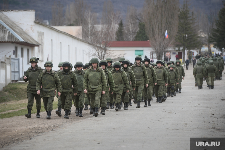 Неопознанные войска в Крыму. Украина. Севастополь, колонна, отряд, марш, войска, крым, украина, строй, вежливые люди