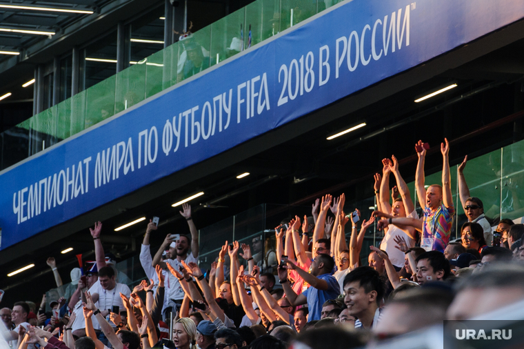 ЧМ-2018. 32 матч Чемпионата мира по футболу между сборными Японии и Сенегала. Екатеринбург, трибуна болельщиков, fifa, волна, чм2018, чемпионат мира по футболу