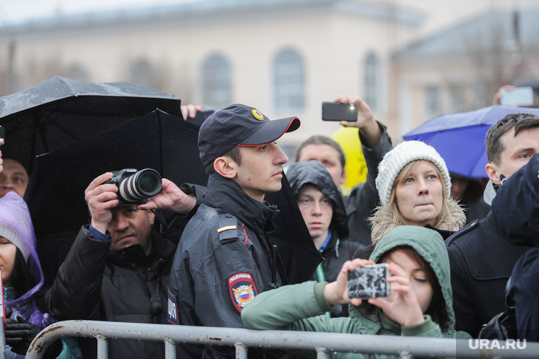 Алексей Навальный встретился с волонтерами своего штаба, выступил на митинге против Томинского ГОК и провел пресс-конференцию для журналистов. Челябинск