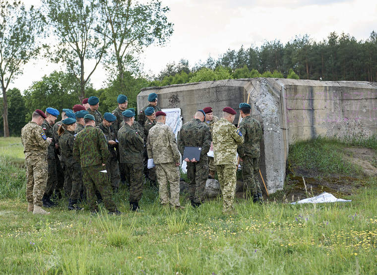 Обучением украинских бойцов занимаются инструкторы из США, Канады и Польши