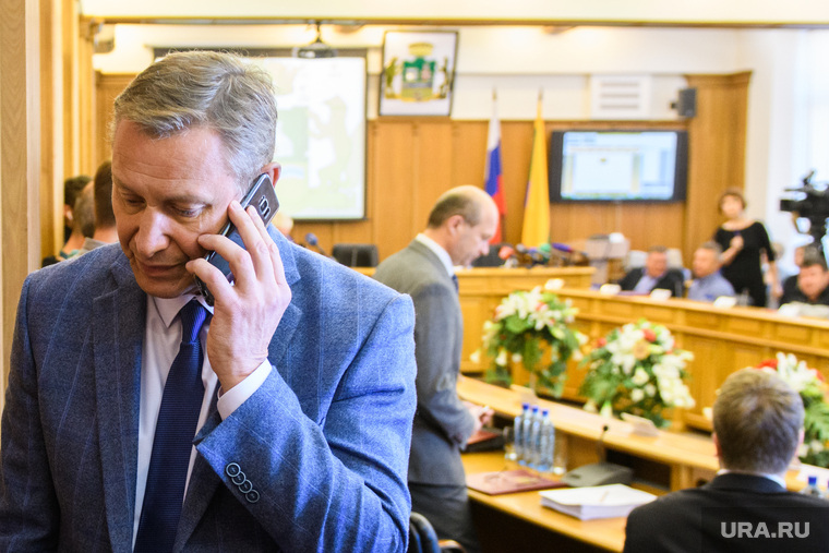 Комиссия по местному самоуправлению и внеочередное заседание гордумы Екатеринбурга, косинцев александр, говорит по телефону