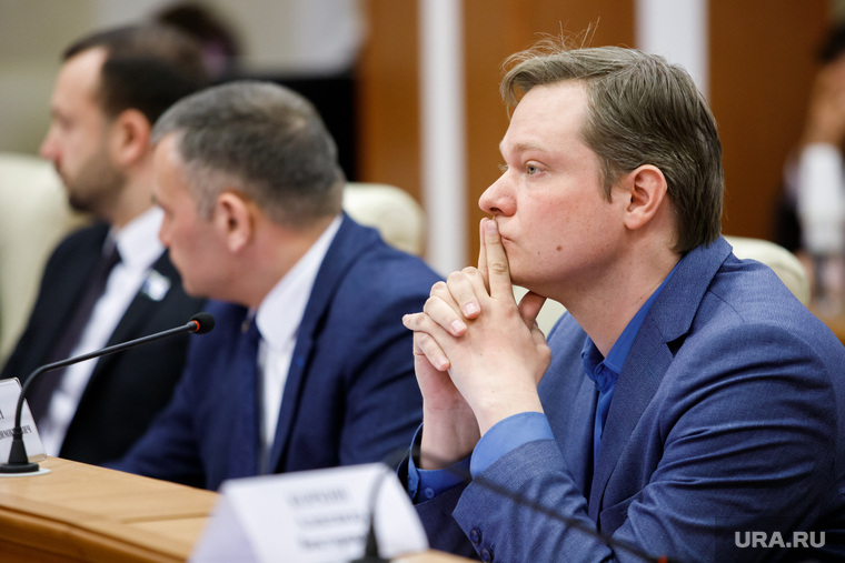 Александр Ладыгин стал одним из депутатов, которые задавали вопросы не по теме