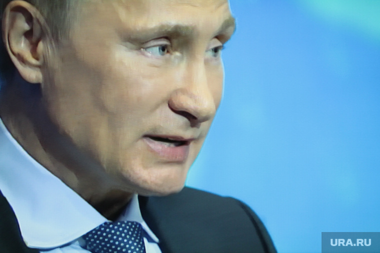 Владимир Путин на пленарном заседании форума ОНФ.
Фото с экрана телевизора . Москва
