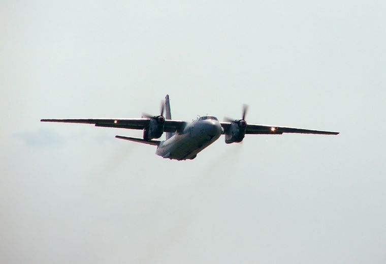 Украинский Ан-26 «перехватил» российский корабль, написали украинские СМИ