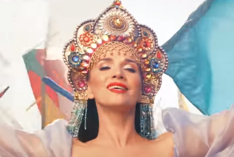 Орейро примерила в клипе традиционные русские образы