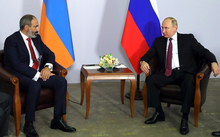 Первая встреча российского президента и армянского премьера состоялась 14 мая