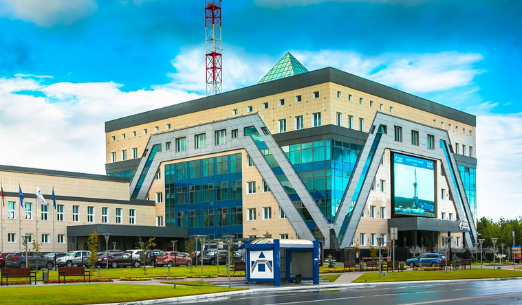Болельщики Ноябрьска попросили трансляцию на самом большом в городе экране на фасаде «Газпрома»