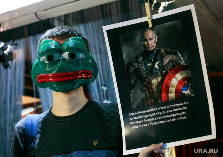 Выставка "Путин как мем". Москва, выставка, мем, мемасик, жаба, фотожаба, экспозиция