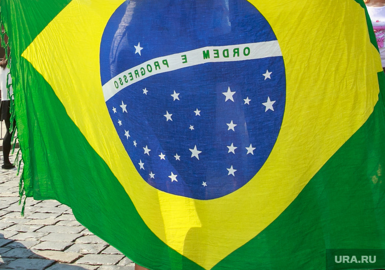 Футбольные болельщики в Москве, флаг бразилии, бразильские болельщики