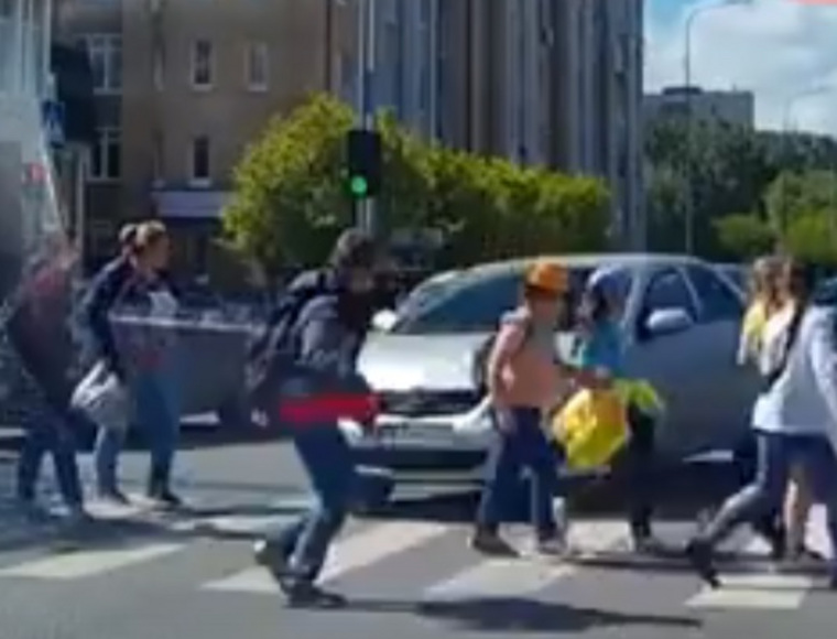 По словам очевидцев, нарушителя уже поймали