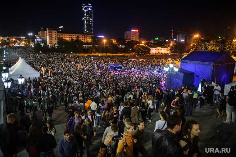 URAL MUSIC NIGHT. Екатеринбург, исторический сквер, гуляния, массовые мероприятия, толпа