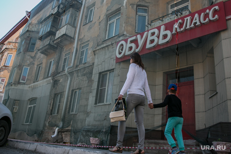 Аварийный дом по улице Коли Мяготина 74. Курган