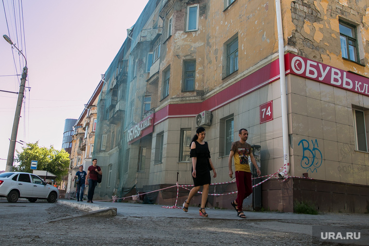 Здание ограждено не полностью