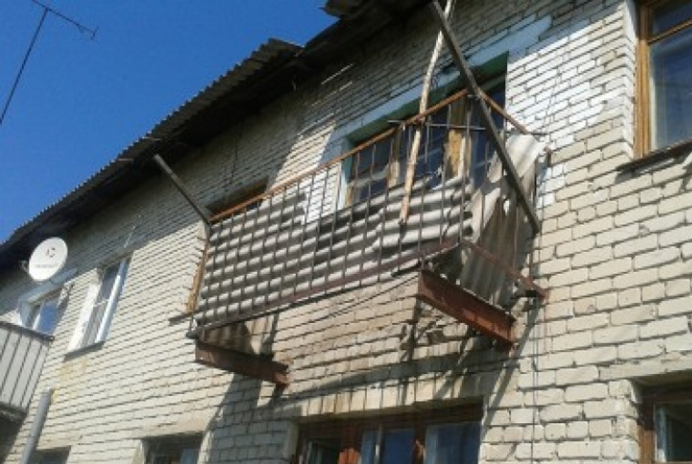 В момент обрушения на балконе было двое малолетних детей